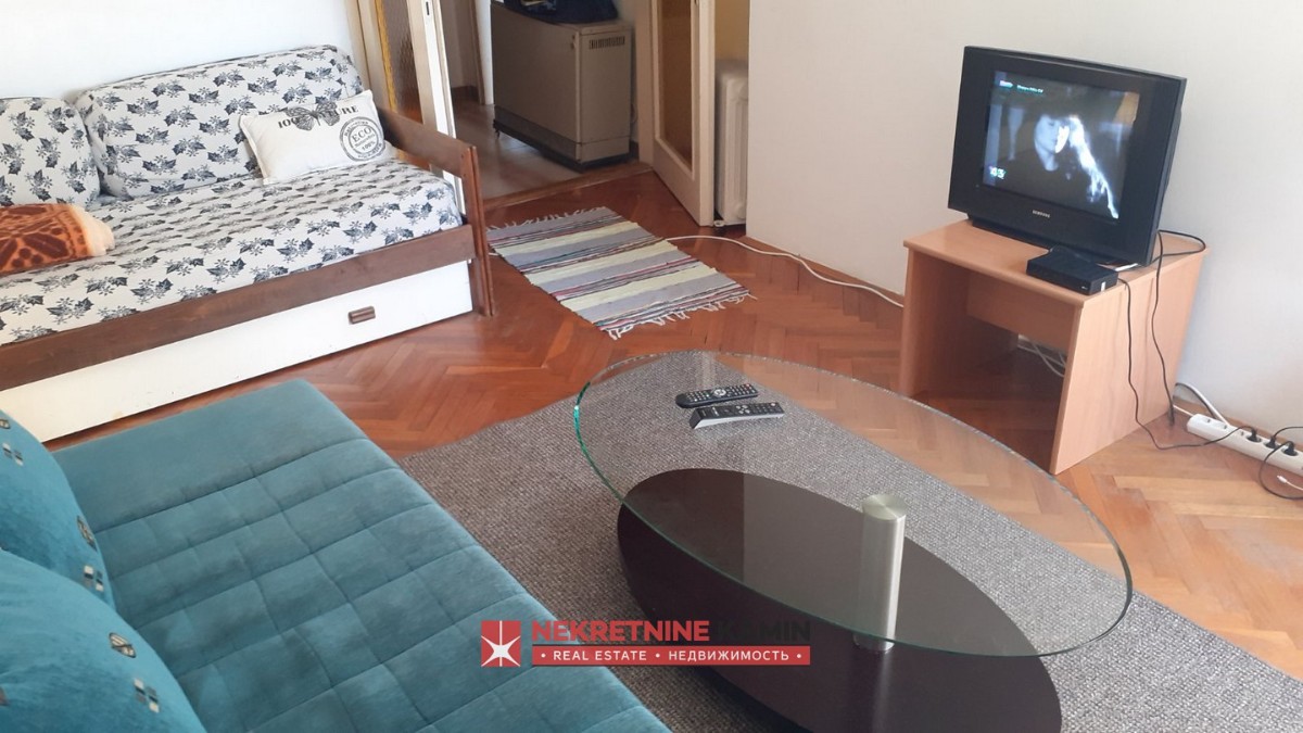 Izdaje se jednosoban stan u ulici Maslina, Budva 